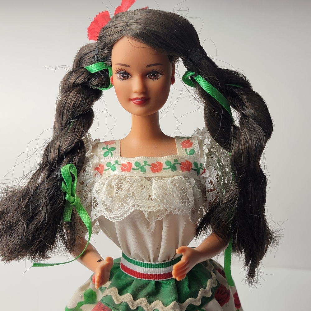 Mexican Barbie Doll Collector Dolls Of The World 1995 Matell